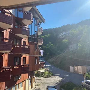 https://appartement-charmant-la-tania-courchevel.hotels-rhonealpes.com